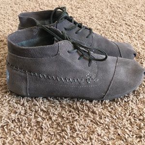 Toms women’s size 8 barely worn super comfortable